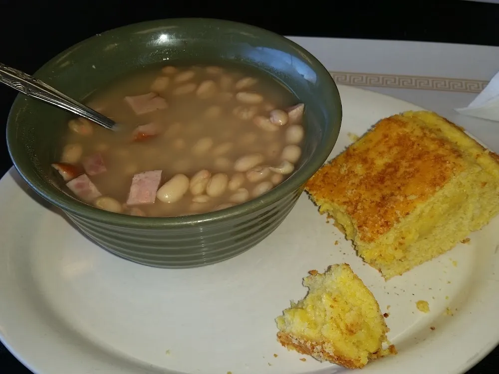 Navy Beans with Cornbread